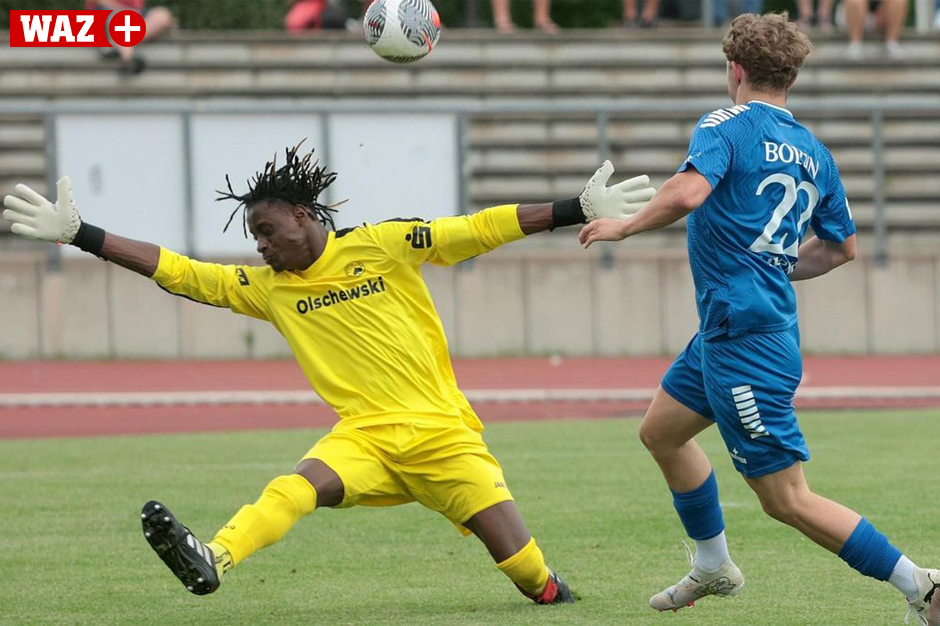 Dacy Akwa gehört jetzt zum Kader des VfB Bottrop. Der Oberhausener kämpft um seinen Posten hinter Stammkeeper Joel Frenzel.<br>
© WAZ | Felix Hoffmann