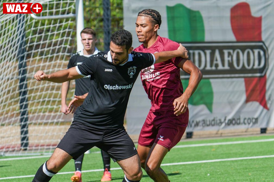 Muhammed Emin Aksu vom VfB Bottrop (l.) gegen Jerome Martial Sabrowski vom ESC Rellinghausen.<br>
© FUNKE Foto Services | Michael Gohl