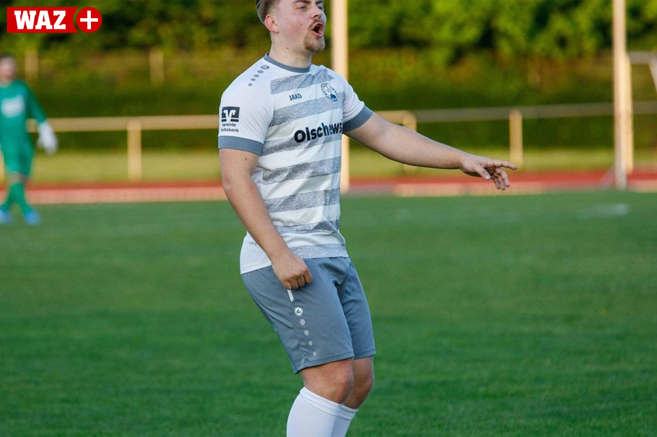 Doppelpacker: René Biskup erzielte die ersten beiden Treffer für den VfB Bottrop im Duell gegen den VfB Speldorf.<br>
© FUNKE Foto Services | Thomas Gödde